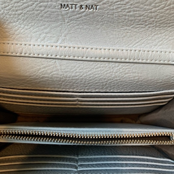 Matt & Nat Blue Crossbody Bag with Classic Design - Picture 4 of 12